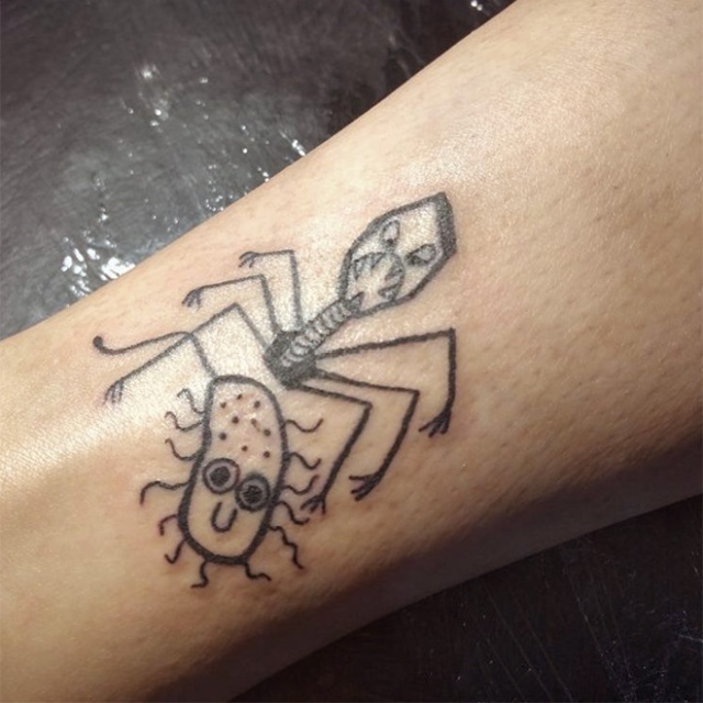 This Brazilian Tattoo Artist Can’t Draw, And That’s Why People Love Her (20 pics)