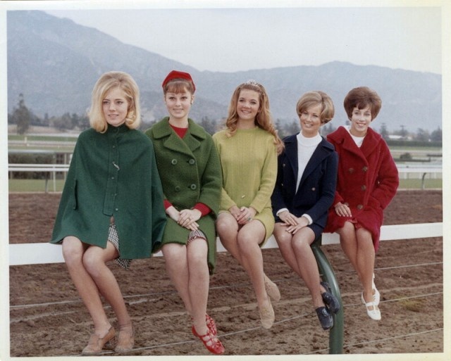 Mini Skirts From The Past (49 pics)