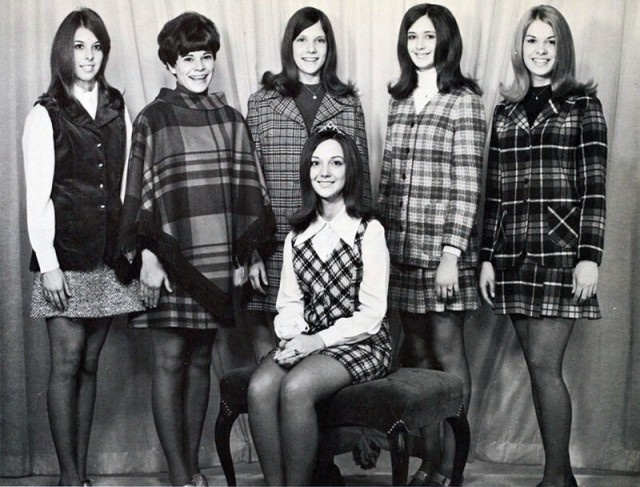 Mini Skirts From The Past (49 pics)