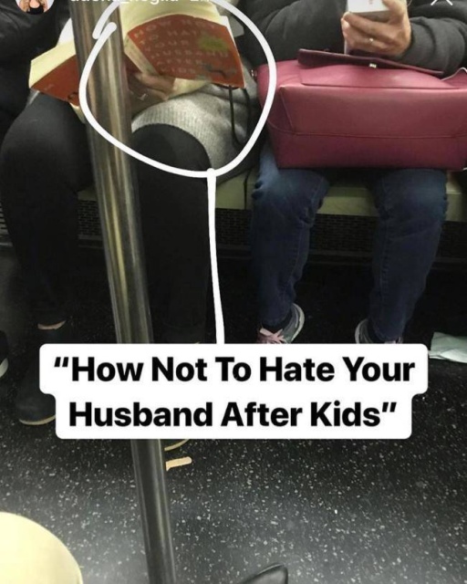 People On The Subway Read Strange Things (30 pics)