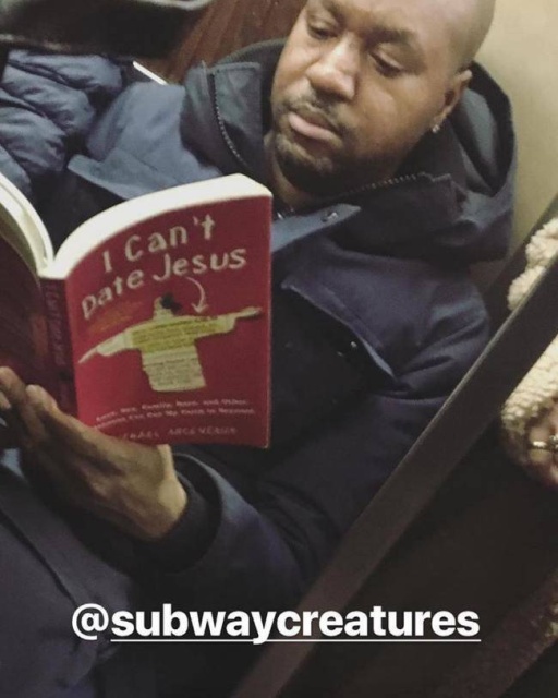 People On The Subway Read Strange Things (30 pics)