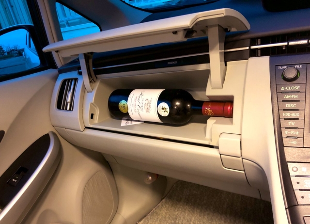 Toyota Prius Has a Nice Place To Hide Your Booze (3 pics)