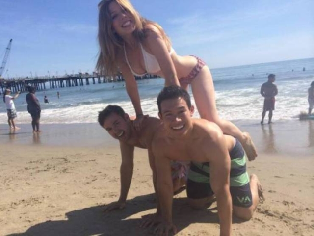 Welcome To The Friend Zone (30 pics)