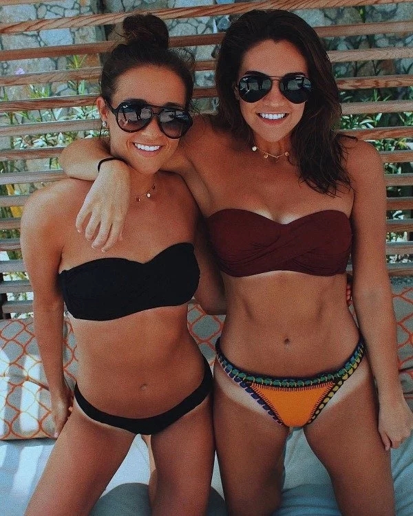 Girls With Tan Lines (35 pics)
