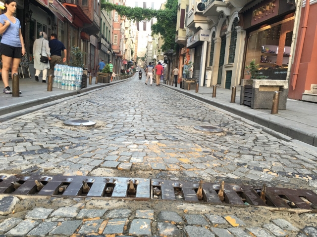 One-Way Streets In Istanbul Enforced With Rental Car Spikes (2 pics)