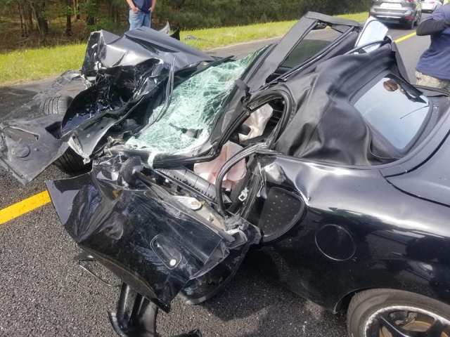 Driver Survives A Terrible Crash (10 pics)