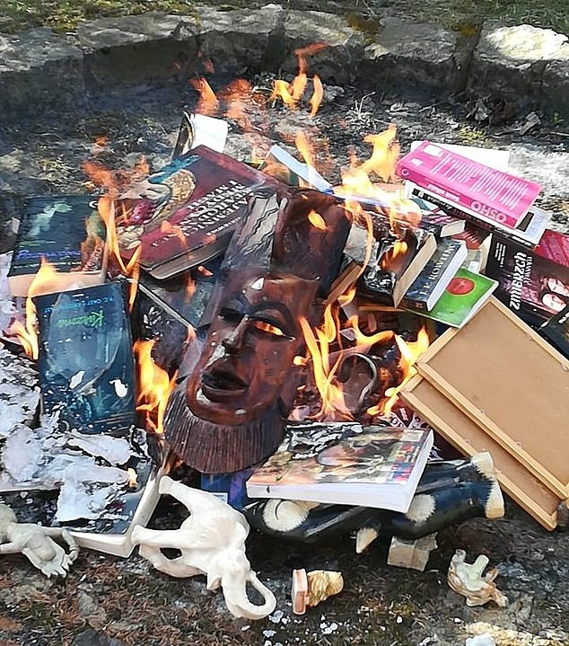Catholic Priests Burn 'Sacrilegious' Harry Potter Books And Twilight Novels In Poland (6 pics)