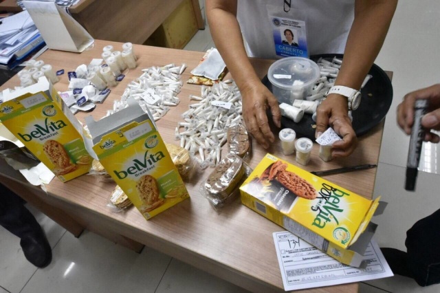 Philippines Seizes 757 Tarantulas From Poland (7 pics)