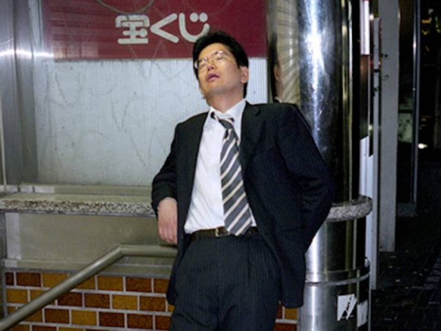 Japanese Businessmen Sleeping On The Streets Are A Testament To Japan’s Strict Work Culture (30 pics)