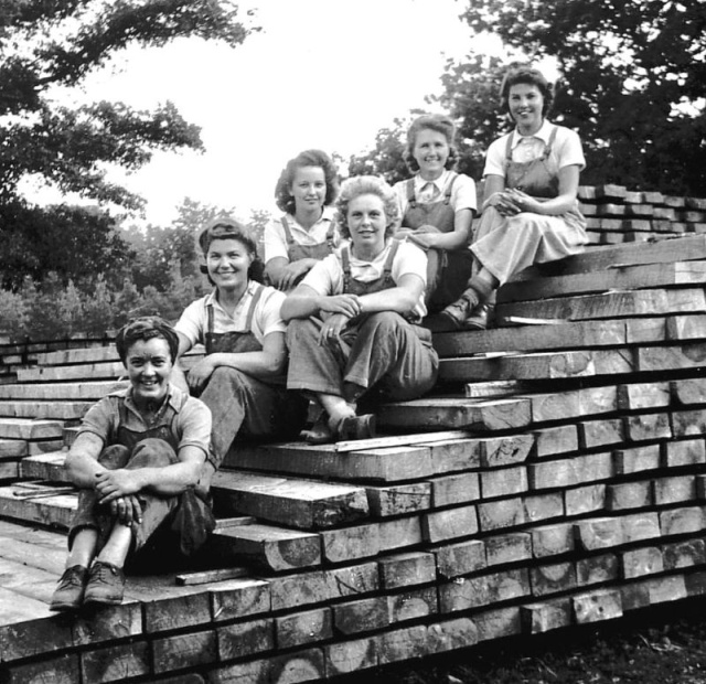 Lumberjack Women During World War II (13 pics)