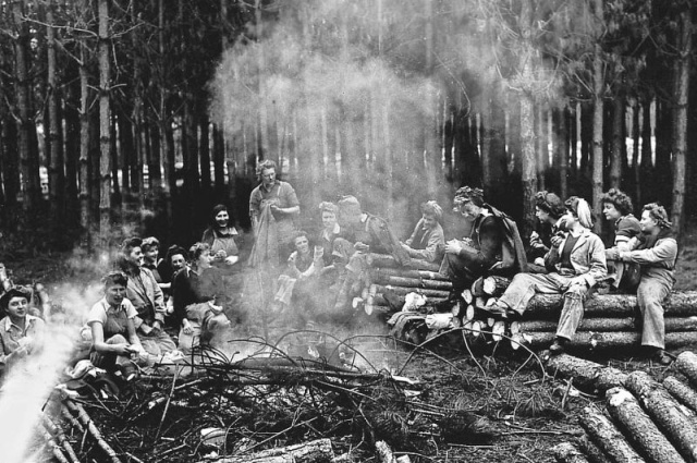 Lumberjack Women During World War II (13 pics)