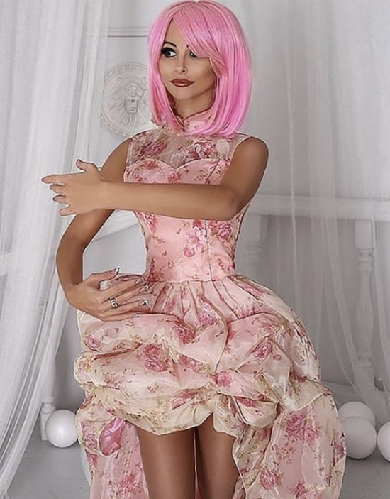 Russian Barbie Look-a-like (22 pics)