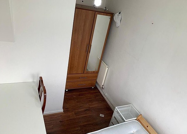 Tiny Room In London For £572-A-Month ($750) Has Entrance Through Wardrobe (3 pics)