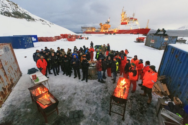 Researchers At This Base in Antarctica Eat Better Than You Do (6 pics)