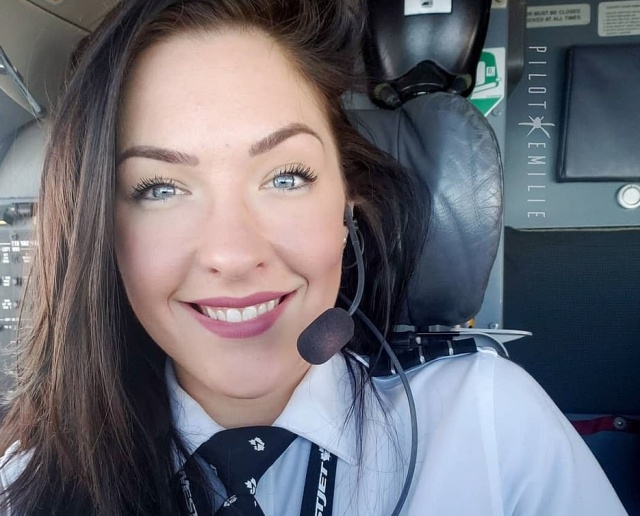 This Female Pilot Is A New Instagram Celebrity (10 pics)