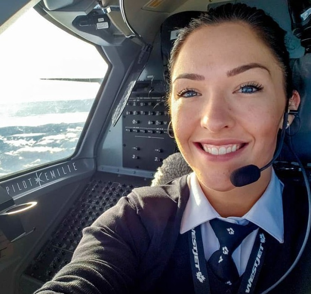 This Female Pilot Is A New Instagram Celebrity (10 pics)