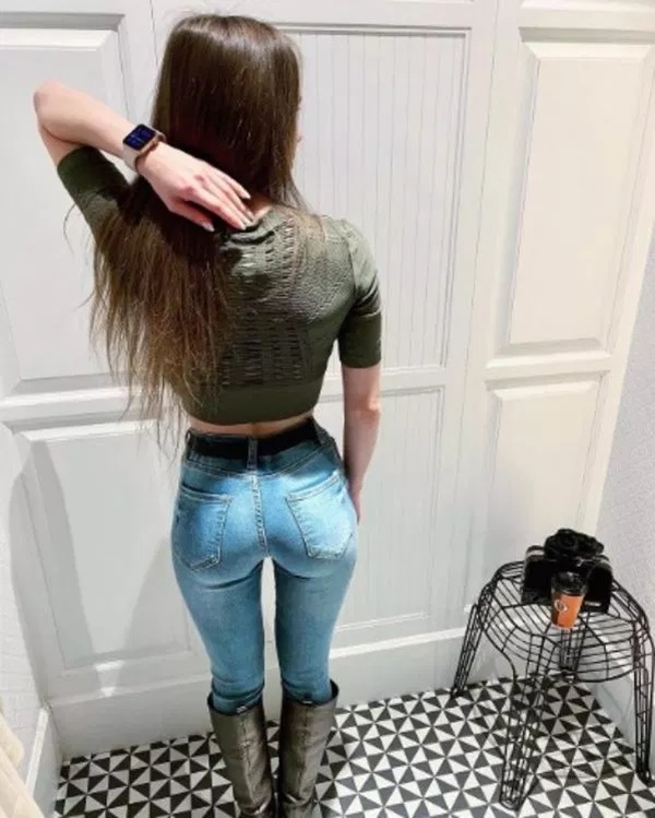 Tight Jeans Pic