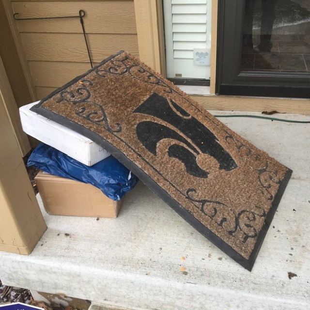 Failed Hidden Under The Doormat Deliveries (20 pics)
