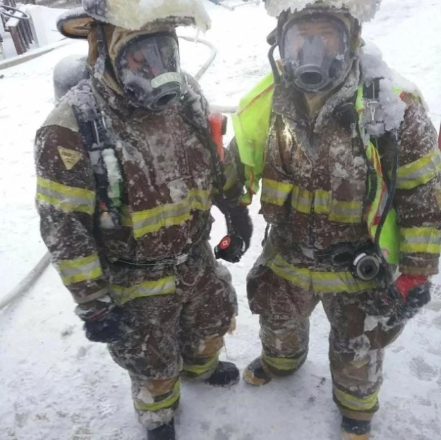 Pictures Of Firefighters (23 pics)