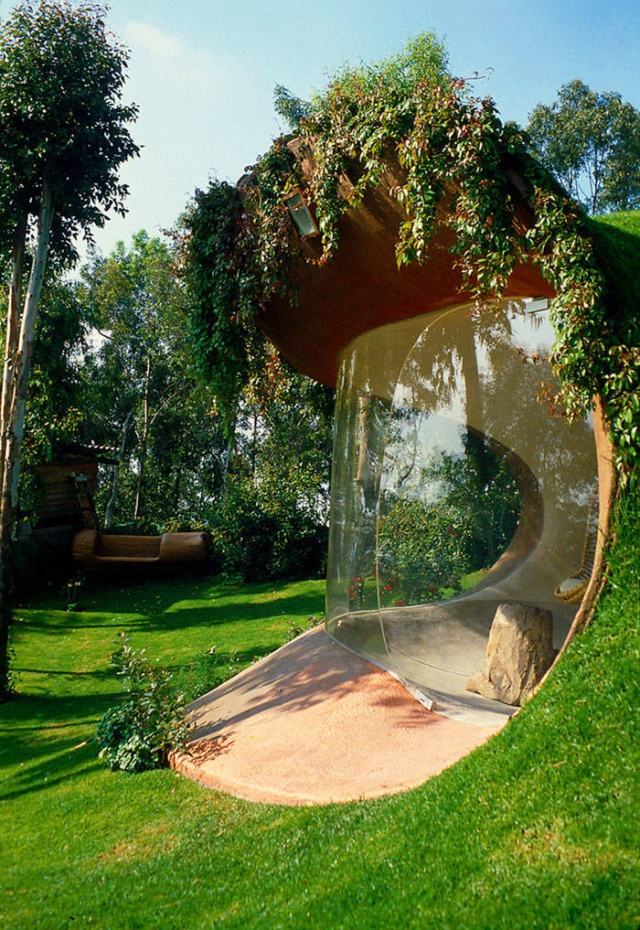 Awesome Hobbit House (26 pics)