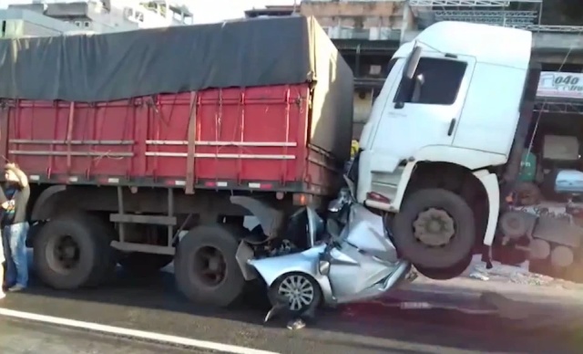 Driver Miraculously Escapes Horror Crash In Brazil (8 pics)