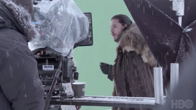 Game of Thrones’ Kit Harington Gags After Kissing Emilia Clarke (3 gifs)