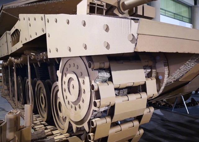 Cardboard Tank (16 pics)
