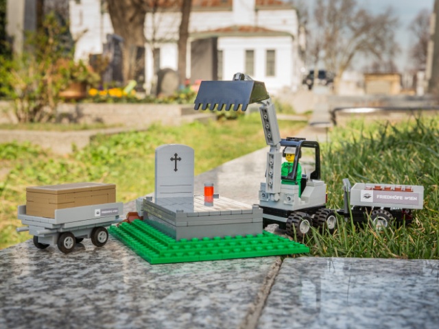 Vienna Cemetery Now Offers LEGO Set, So You Can Recreate Funerals (7 pics)