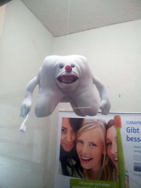 Educational Dentist Toys Are Scary (21 pics)