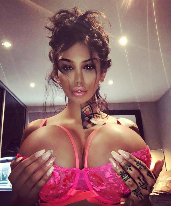 Nicki Valentina Rose HasThe Largest Silicone Breast In The UK (16 pics)