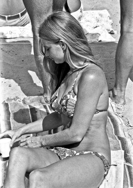 A Day At Mission Beach, California, August 1970 (29 pics)