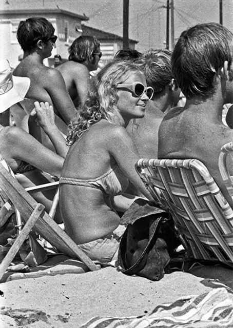 A Day At Mission Beach, California, August 1970 (29 pics)