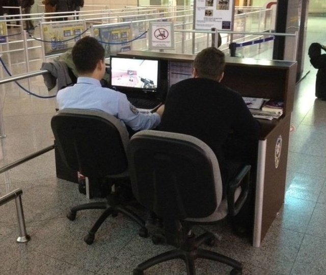 Strange Things At The Airports And Planes (25 pics)