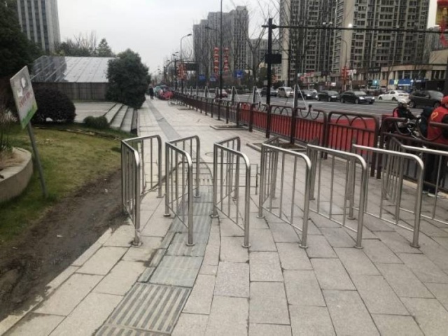 Desire Paths Show How Lazy And Practical People Are (22 pics)