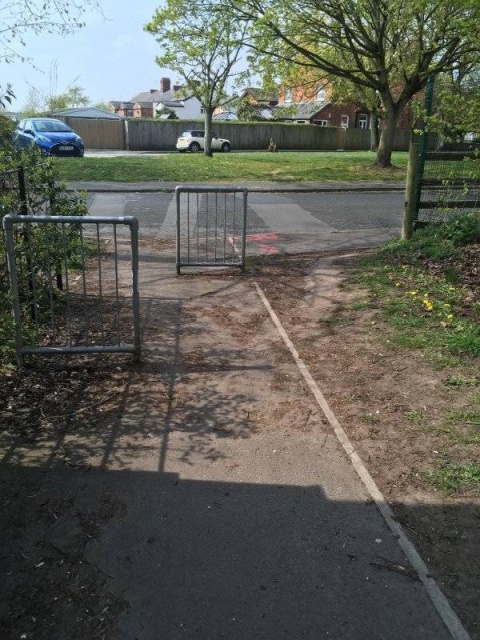Desire Paths Show How Lazy And Practical People Are (22 pics)