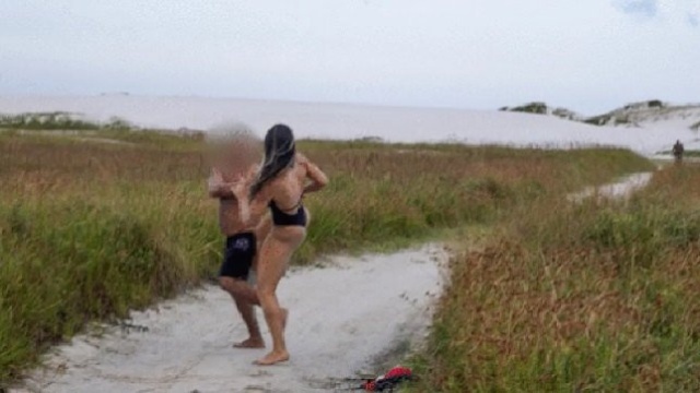 MMA Fighter Joyce Vieira Catches Jerk Off At Her Beach Photoshoot (7 pics)