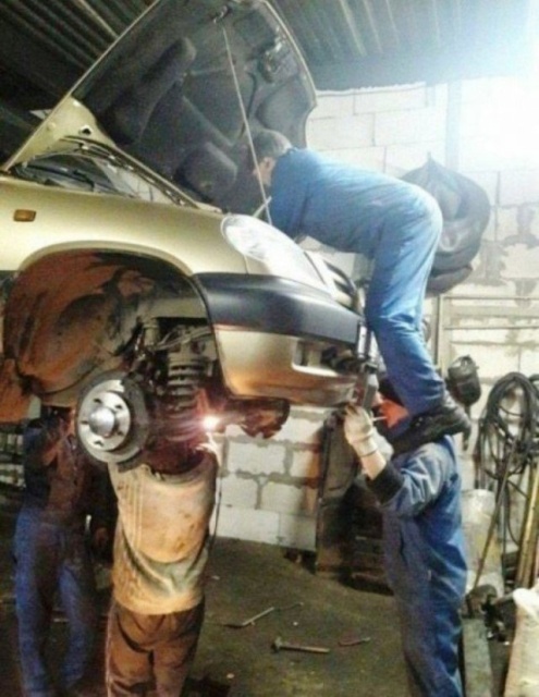 Crazy Car Repairs (17 pics)