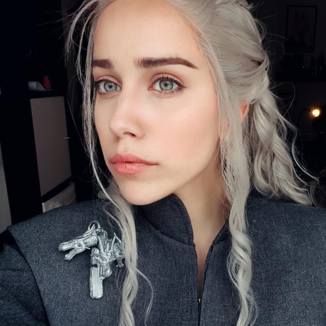 Daenerys Targaryen Cosplay By Italian Model Roberta Rory Pattaro (6 pics)