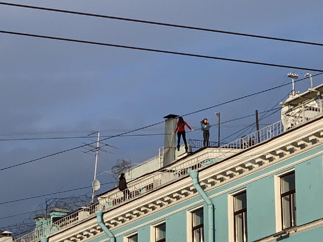 Crazy Girls In St. Petersburg, Russia (3 pics)