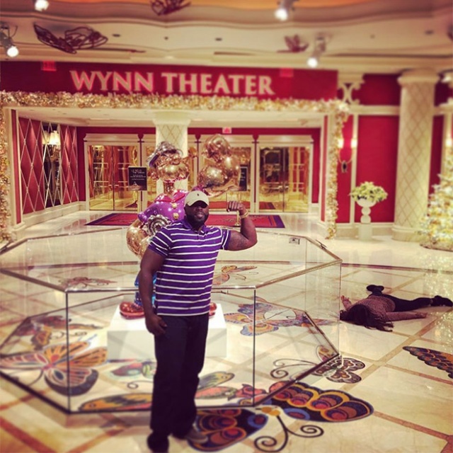 Woman Takes Anti-Selfies by “Dying” at Famous Landmarks  (20 pics)