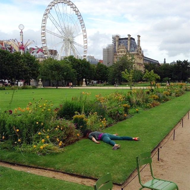 Woman Takes Anti-Selfies by “Dying” at Famous Landmarks  (20 pics)