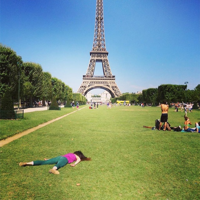 Woman Takes Anti-Selfies by “Dying” at Famous Landmarks  (20 pics)