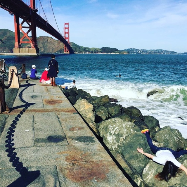 Woman Takes Anti-Selfies by “Dying” at Famous Landmarks  (20 pics)
