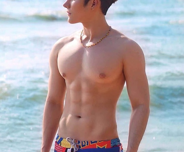 24-year-old Man Spent $4,000 On Surgery To Have Fake Stomach Muscles (9 pics)