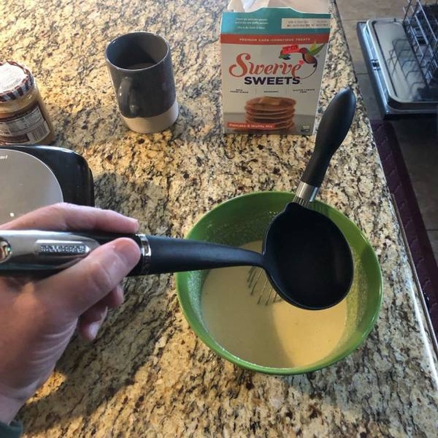 It’s Difficult To Be A Leftie (20 pics)