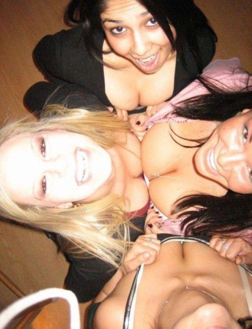 Girls Have Fun (25 pics)