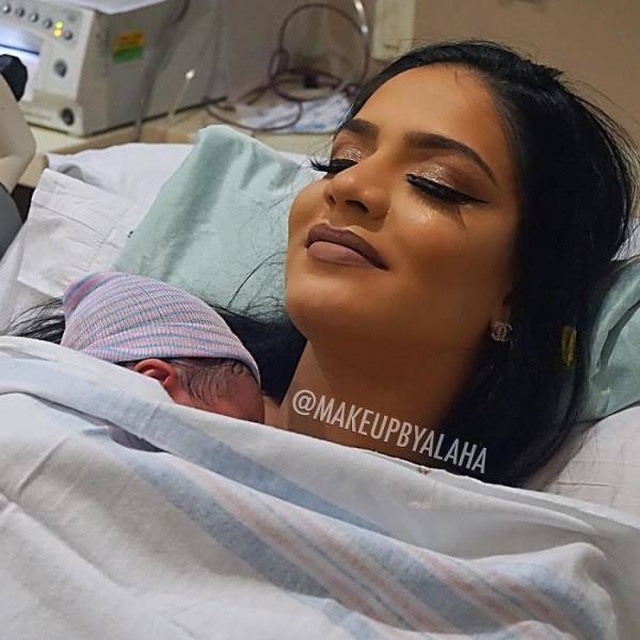 Mothers Applying Makeup Before They Give Birth (15 pics)