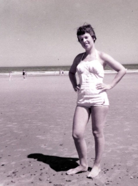 Swimsuits In The 1950s (37 pics)