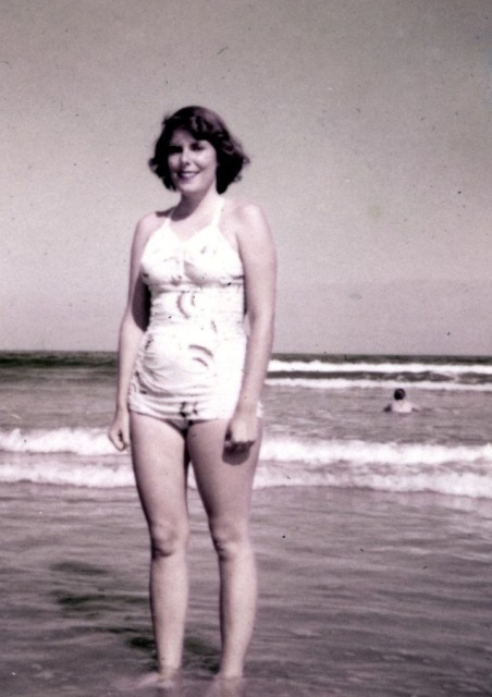 Swimsuits In The 1950s (37 pics)