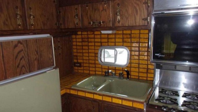 Luxury Motorhome 1970 Ford C900 (12 pics)